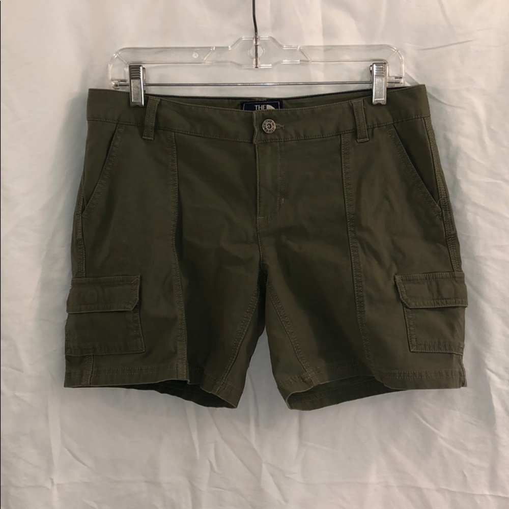 North Face army green cargo shorts